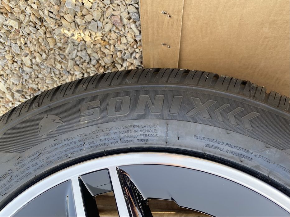 225/55/18 Зимни Нови Sonix