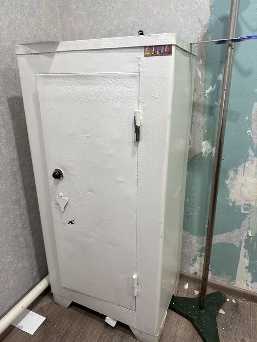 Продаю советский сейф.