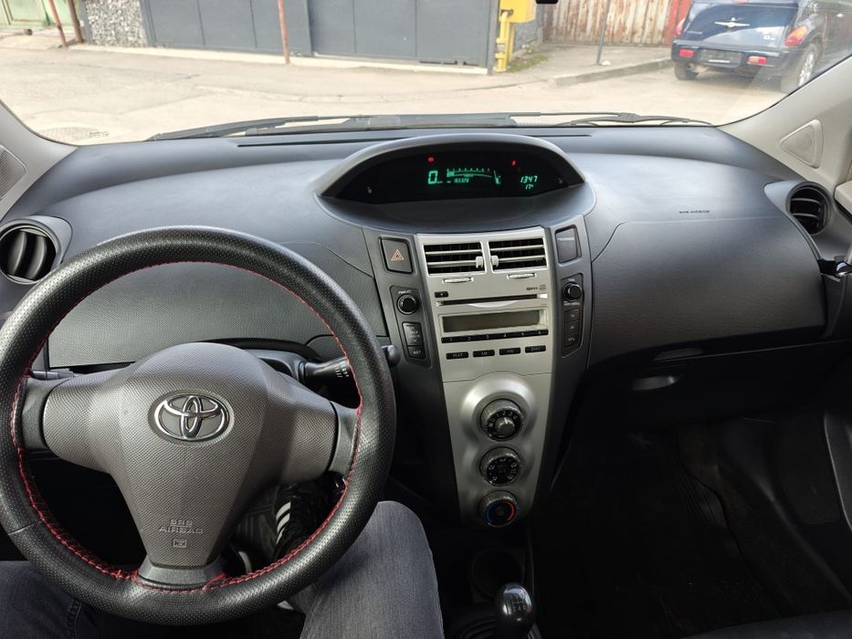 Vând Toyota Yaris 1.0 benzină din 2007