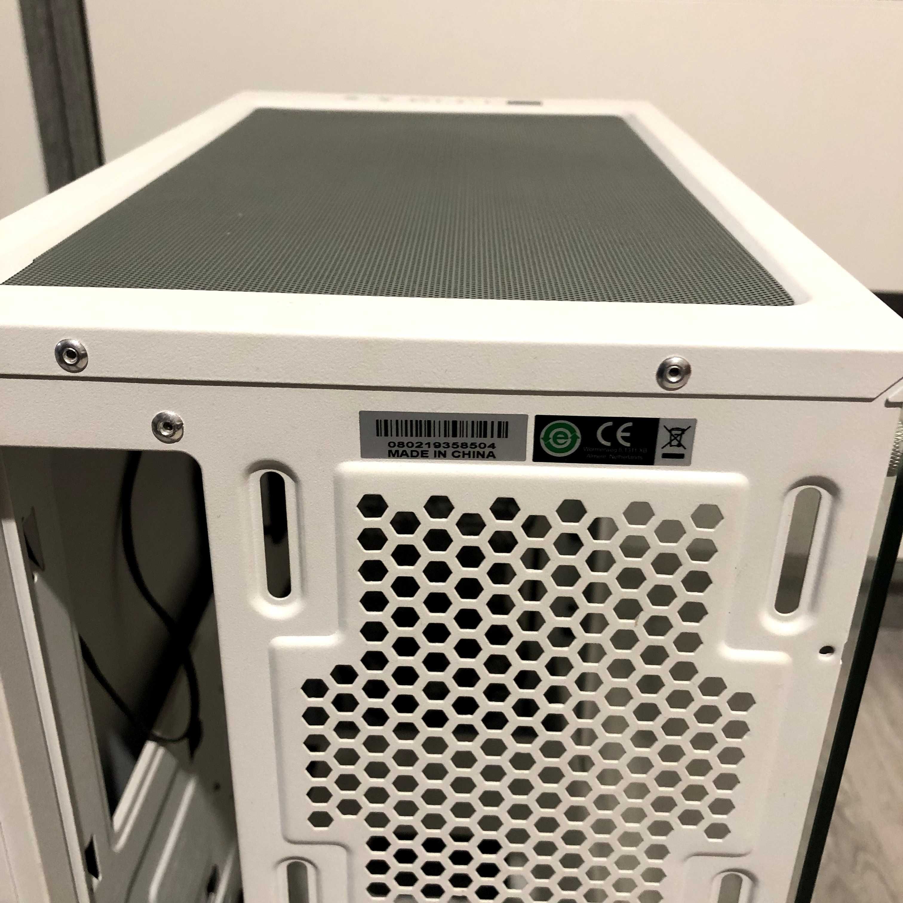 Продавам Компютърна кутия Corsair - нова