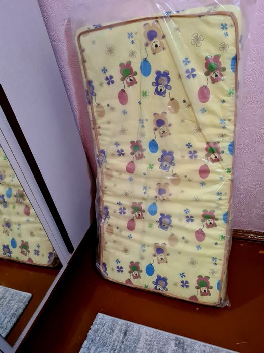 Матрас детский новый в упаковке, есть такой же голубой, тоже новый ...