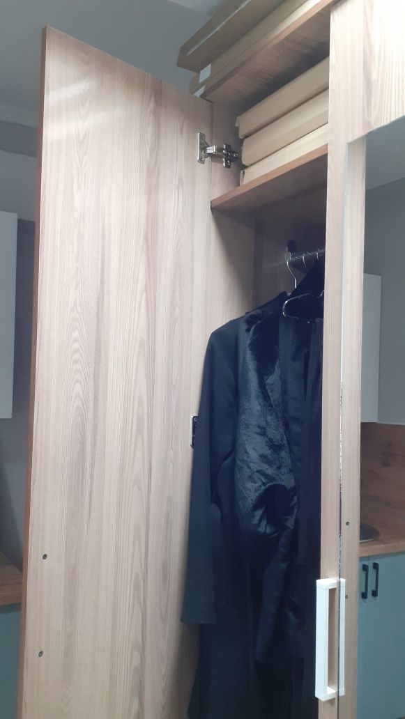 Шкаф для одежды для спальни бежевый лакированный