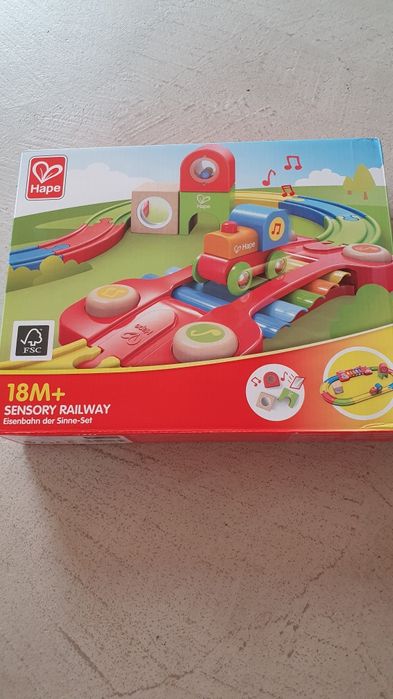 Set de joacă Hape – Șină de tren senzorială (18 luni+) Nou, în cuti