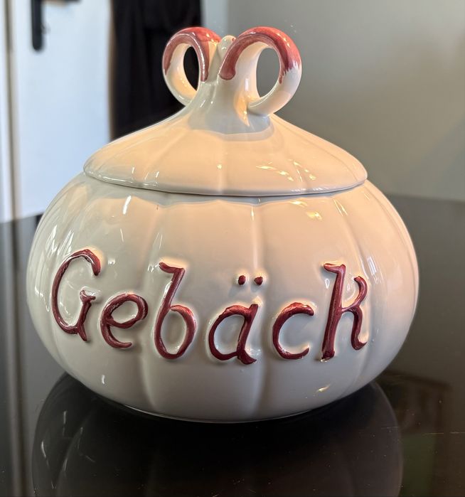 Керамичен буркан за сладки