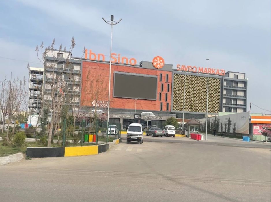 Срочно продаётся коммерский помещения Т,Ц Ибн Сино рядом Орикзор