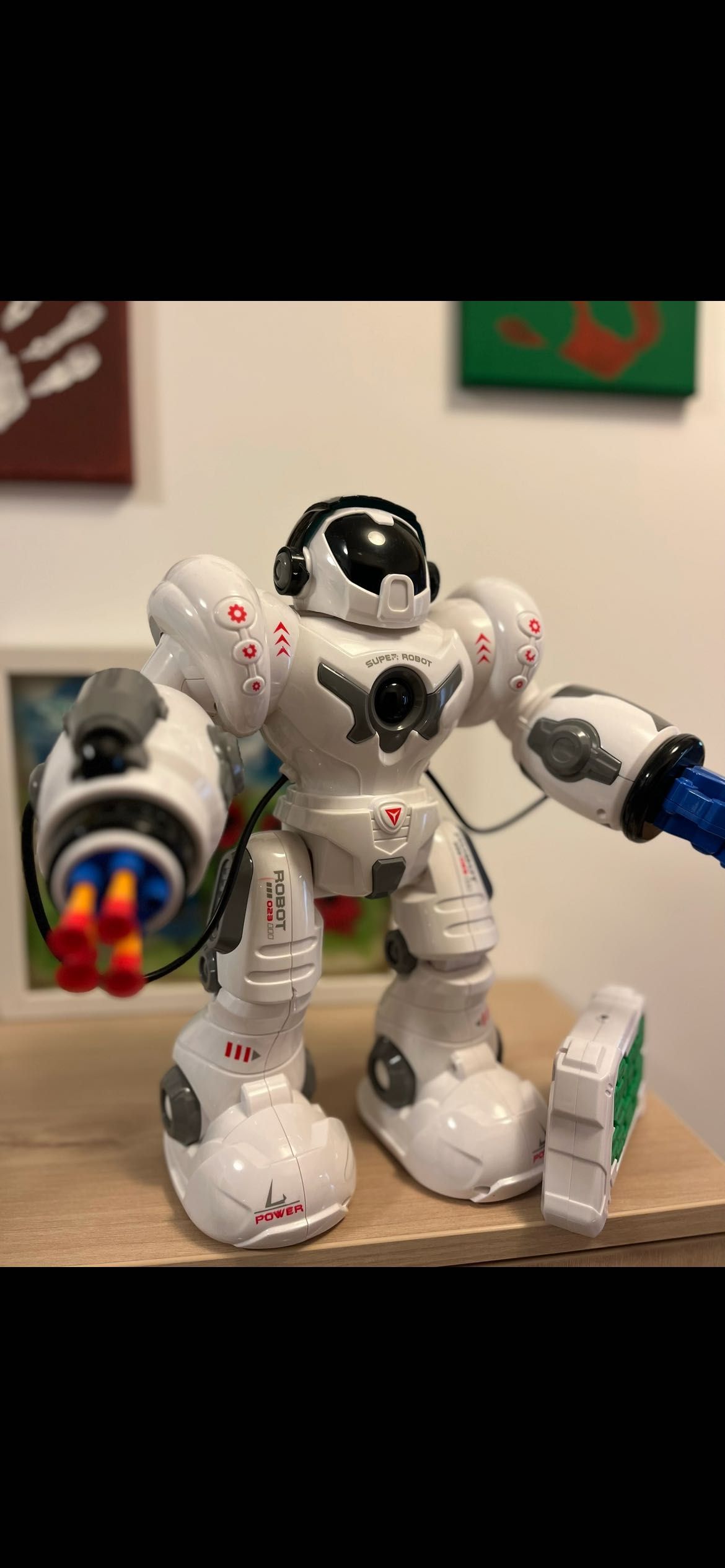 Robot cu relecomanda