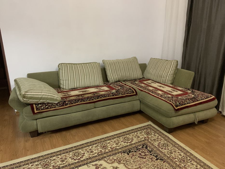 Продаю диван зелёного цвета,хорошего состояние