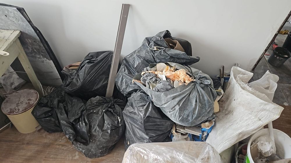 Transport moloz Car Moloz Debarasare mobila evacuare apartamente