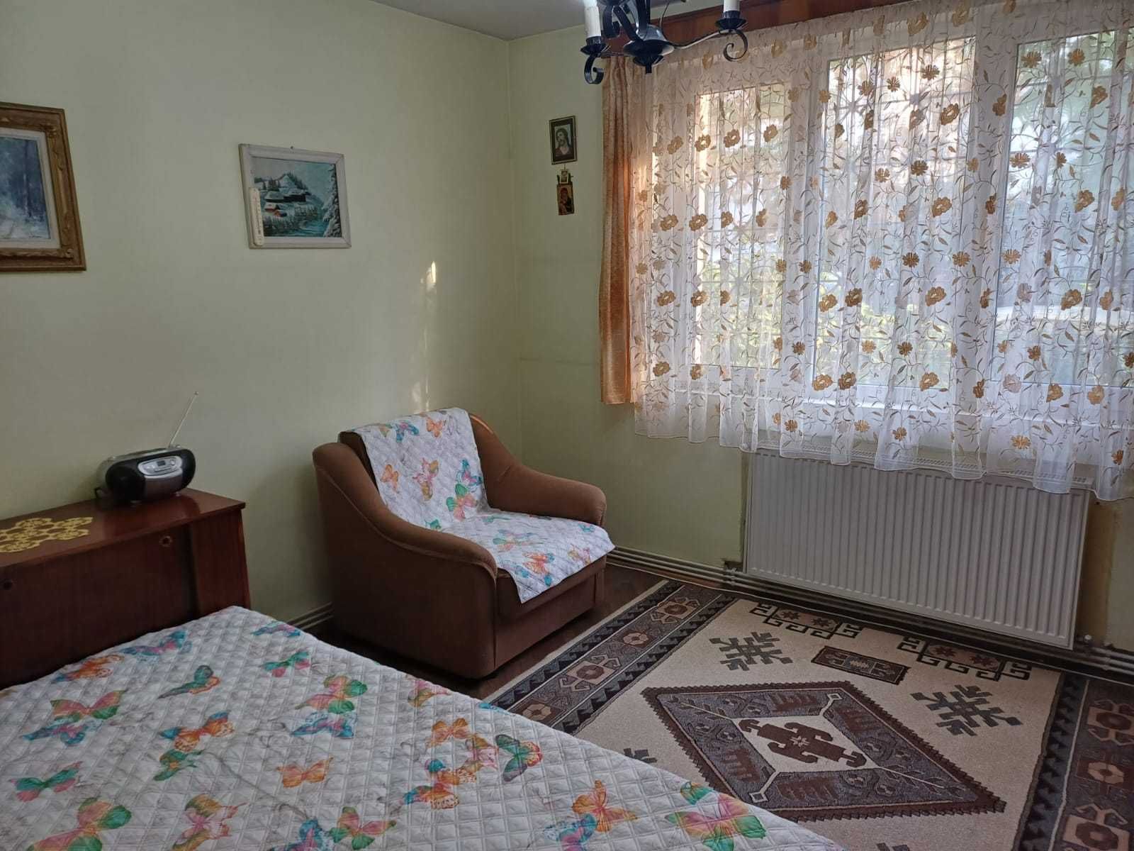 apartament 2 camere mobilat vis-a-vis de red hotel