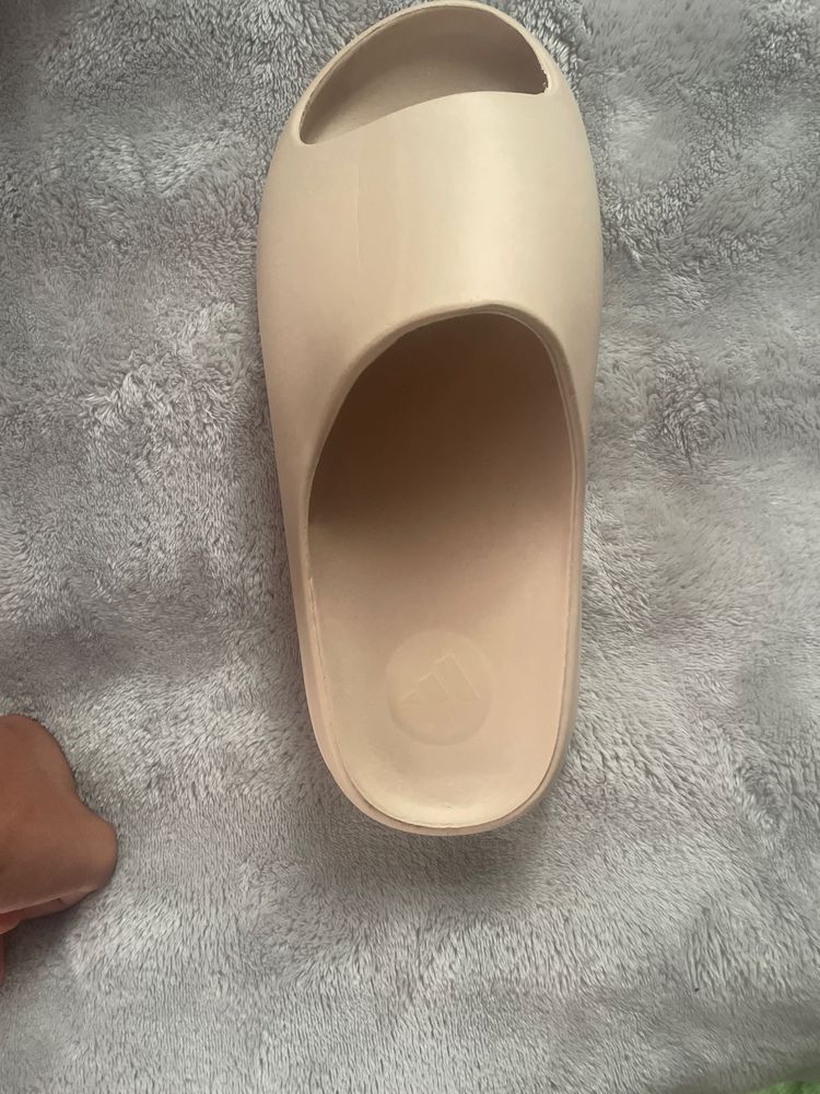 Yeezy slide bone 44