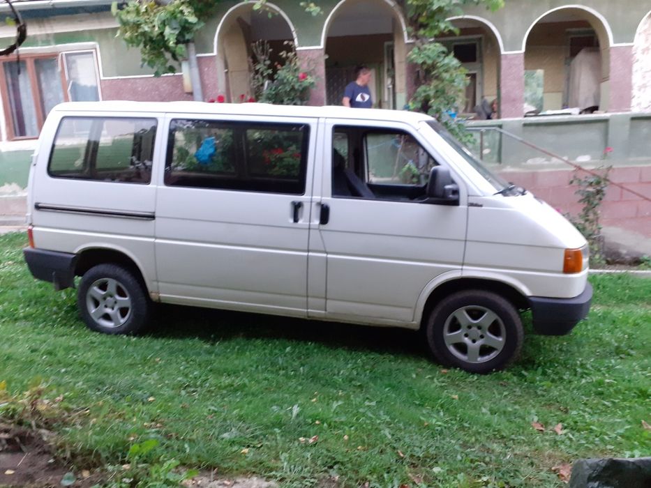 Vând. Microbuz 8+1 locuri vw transporturi T4
