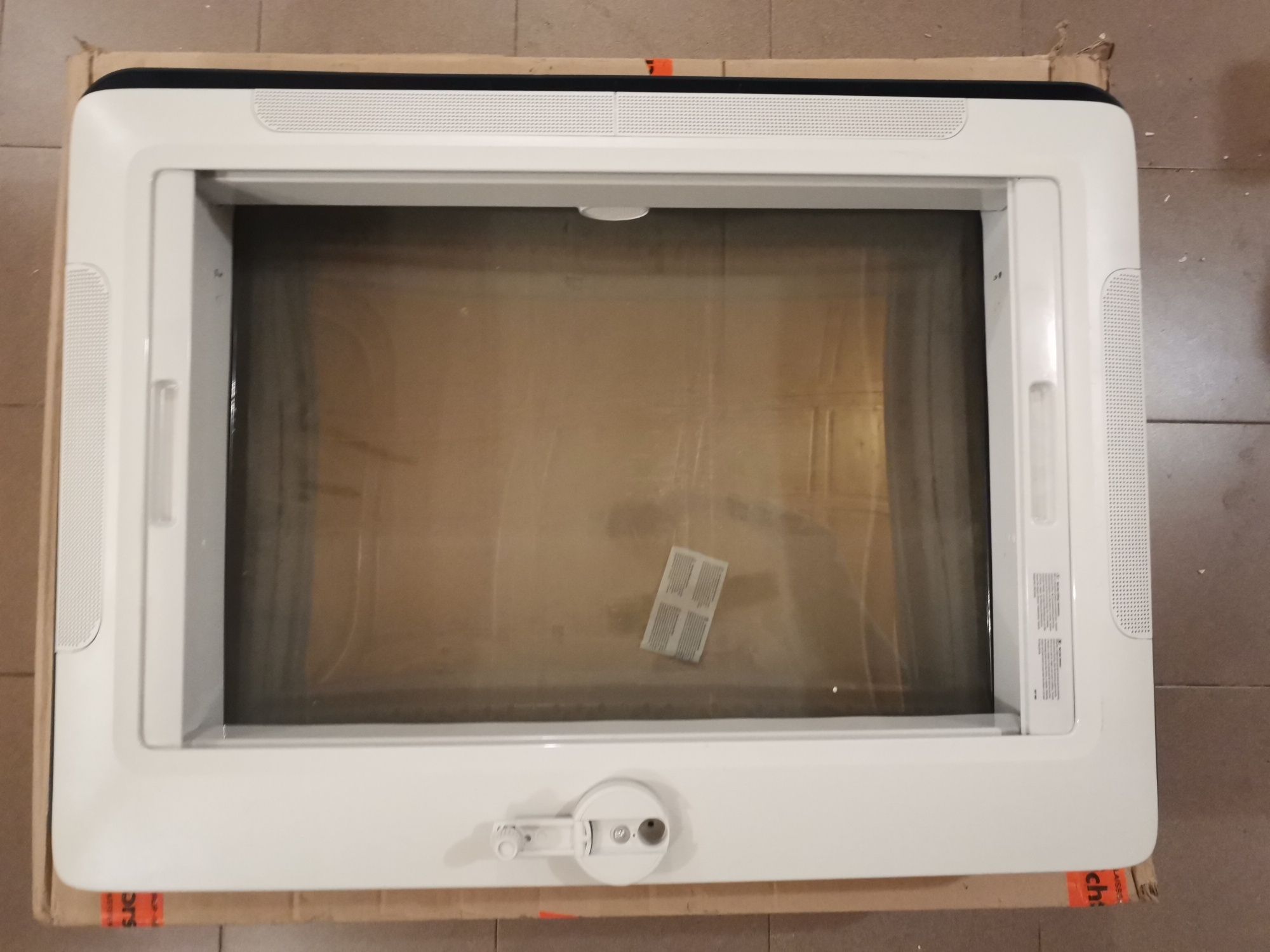 Люк Midi Heki, Dometic Rooflight ЧИСТО НОВ , монтажен отвор 70x50cm