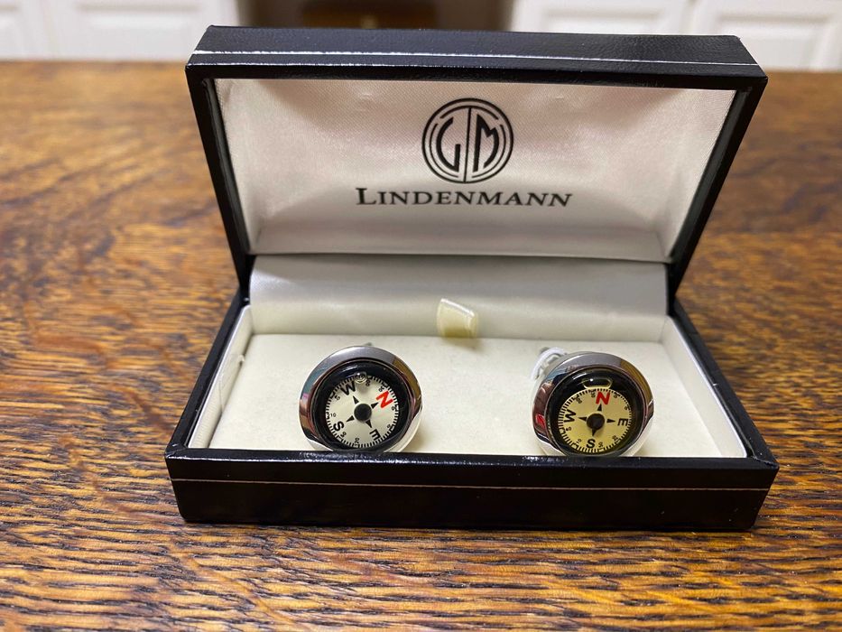 Butoni camasa - (busola) cu contur argintiu