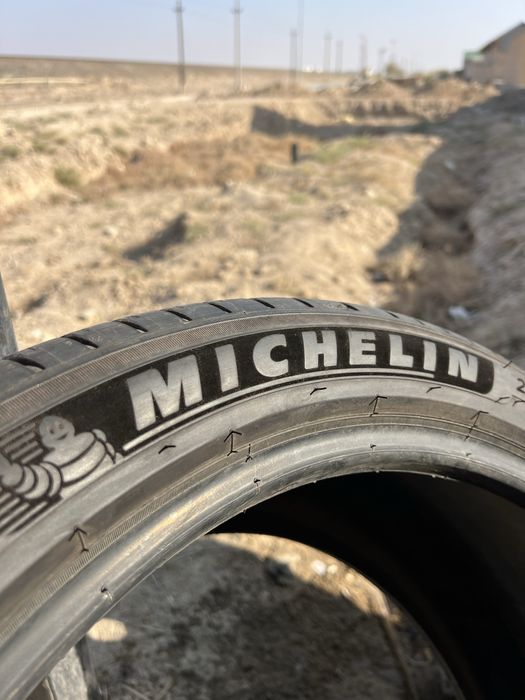 R22 275/40 Michelin pilot sport 4