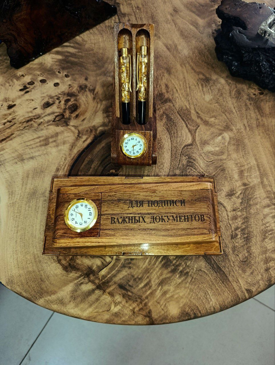 Пинал для ручек из дерева