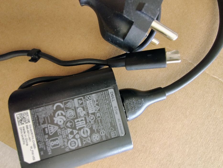 Vând încărcător dell 19.5 v  4.75A