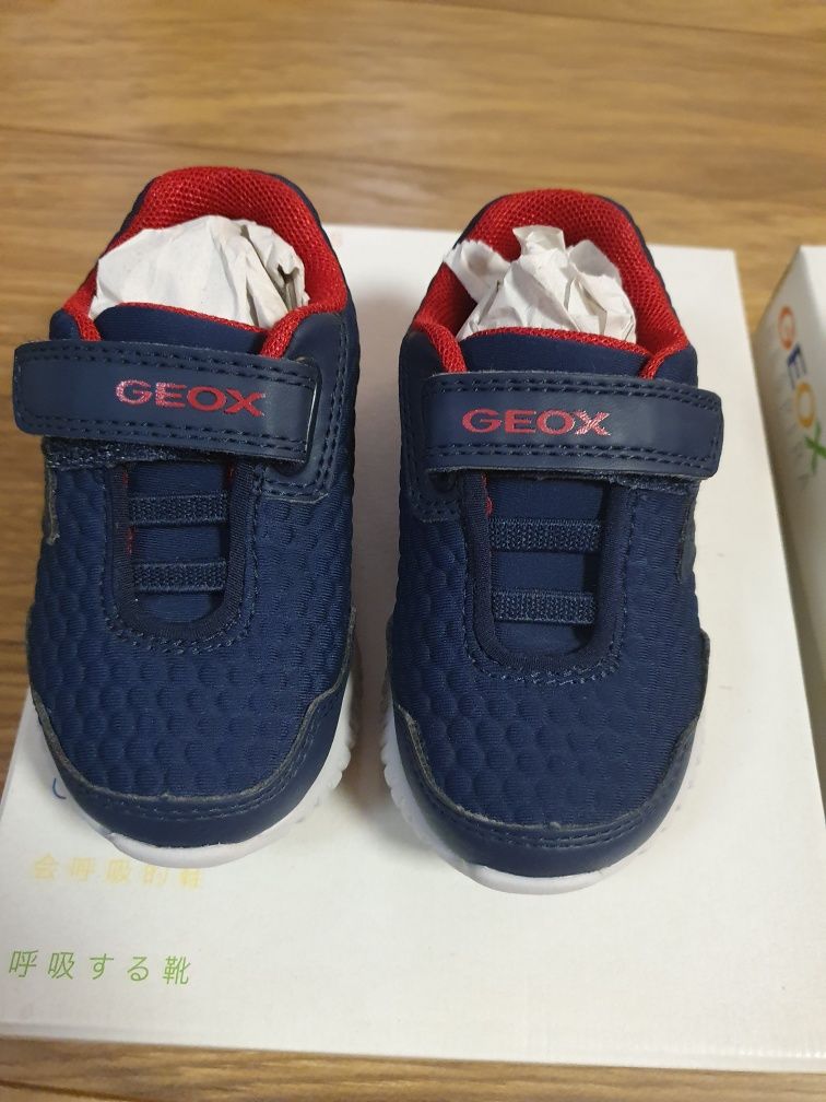 Нови обувки geox 20 номер момче