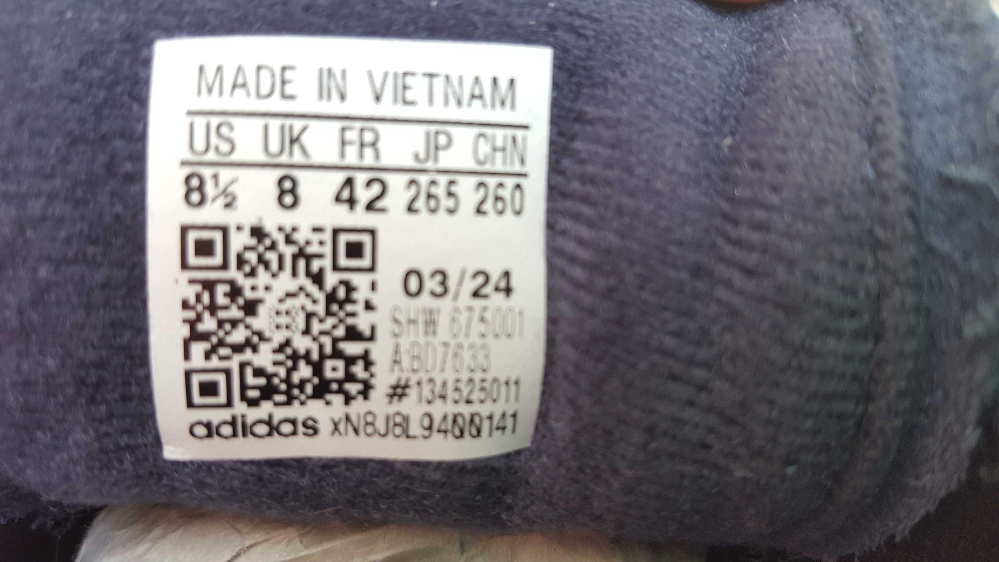 Чисто нови велурени мъжки маратонки Adidas Spezial р-р 42
