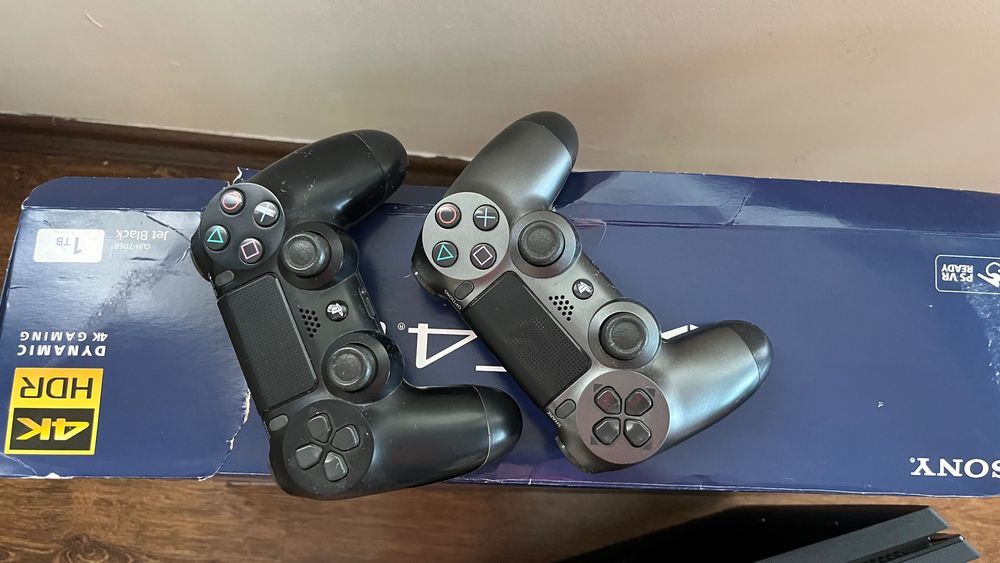 Play Station 4 Pro 1TB