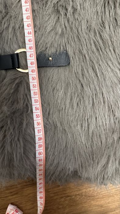 Palton scurt tip blana