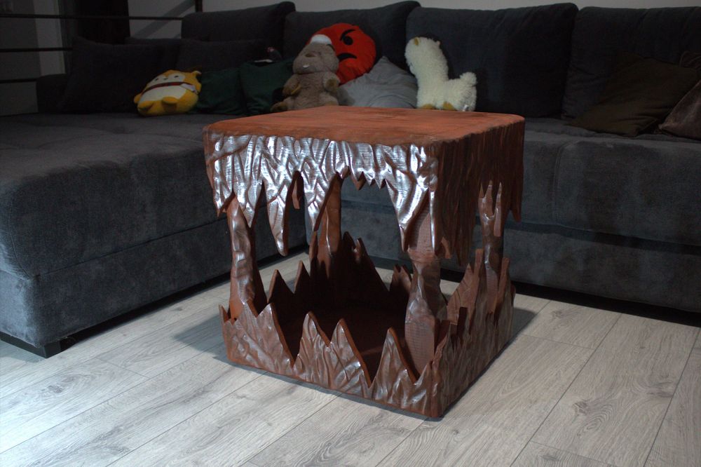 Masa de cafea din lemn de pin sculptata de mana