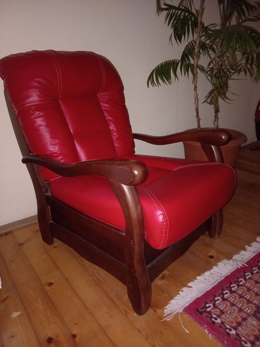 Canapea rabatabil,fotoliu, balansoar și masă din sticlă