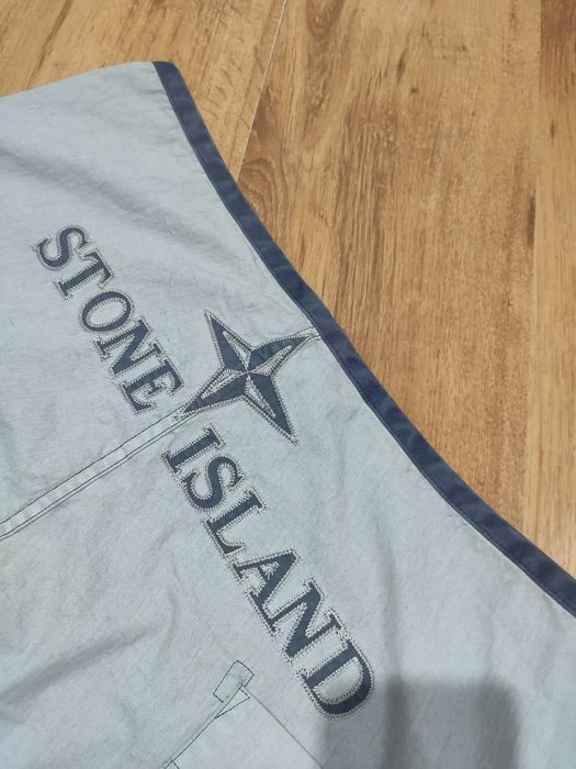 Pantaloni scurți Stone Island mărimea 50 (L)