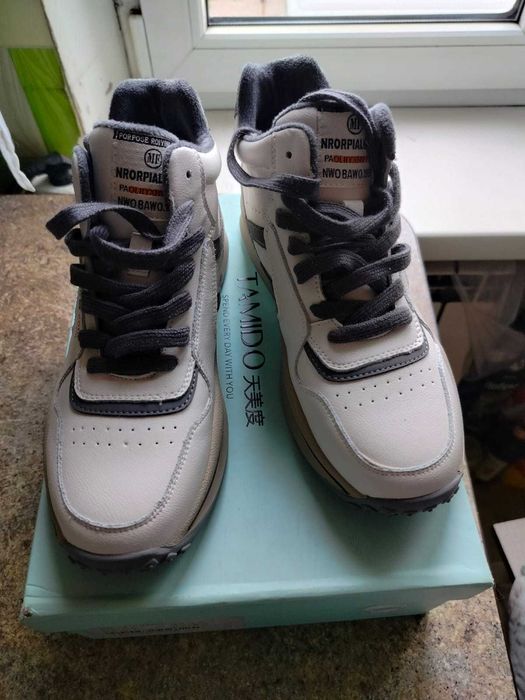 Кроссовки TAMIDO новые