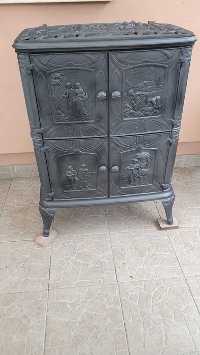 Soba fonta deosebita in relief