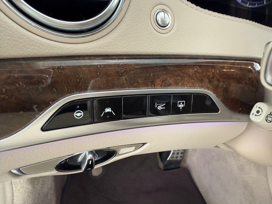 Mercedes S 450.