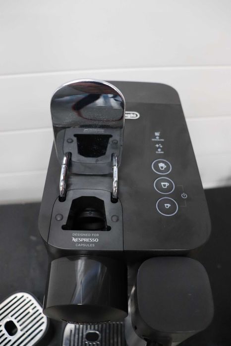 Кафемашина Nespresso De'Longhi EN510.B Lattissima Shadow Black