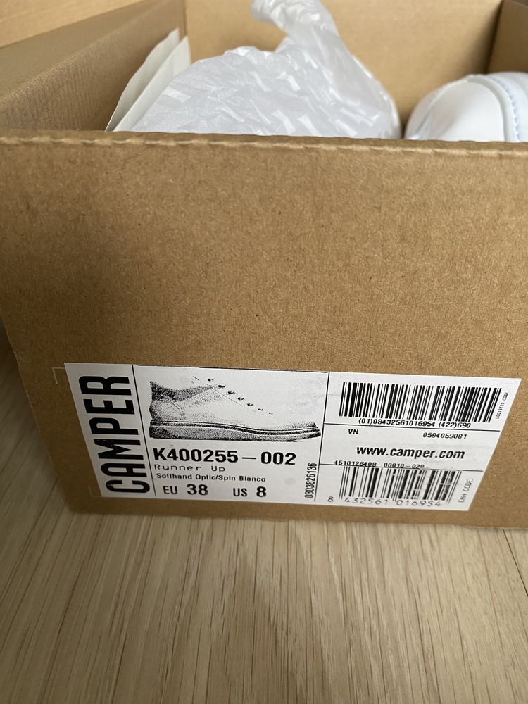 Чисто нови обувки Camper, боти Clarks, сандали Hogl