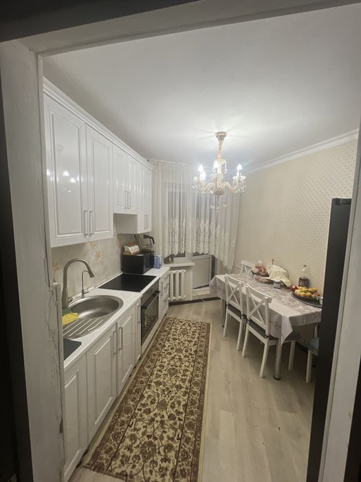 Продам квартиру трехкомнатную