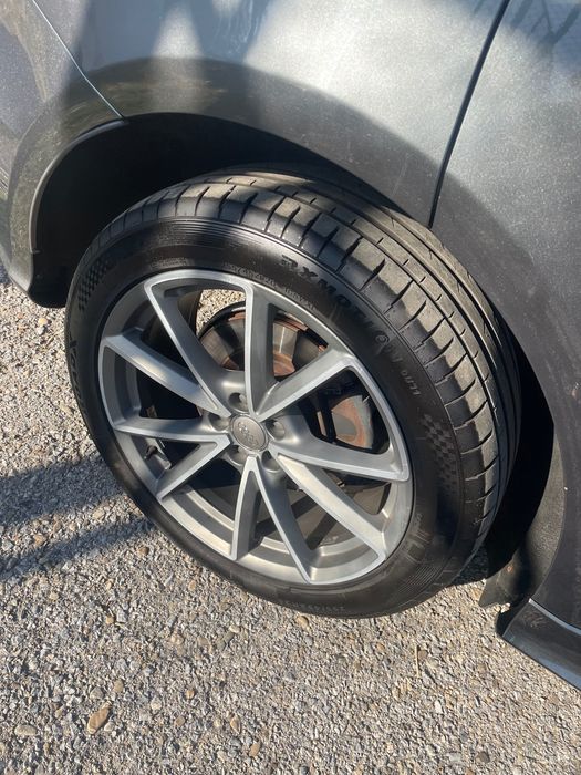 Продава Audi Q5.