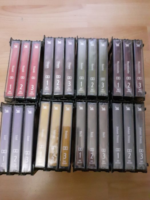 Vând casete noi originale(sigilate),compozitori consacrați.