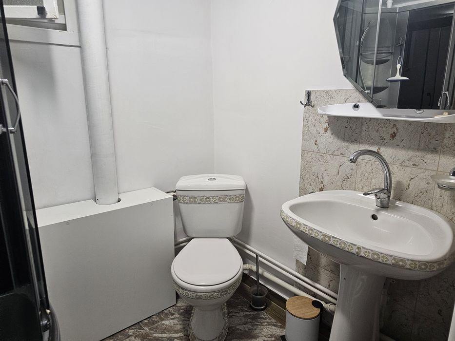 Inchiriez apartament la casa, 75 mp