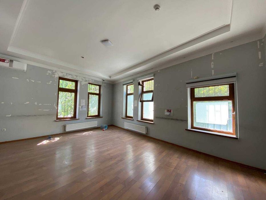 м.Х.Алимжана офис УЦ 2-этажа 554 м² 7-8 кабинетов 4 с/у двор 2-линия