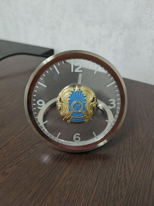 Настольные часы с гербом