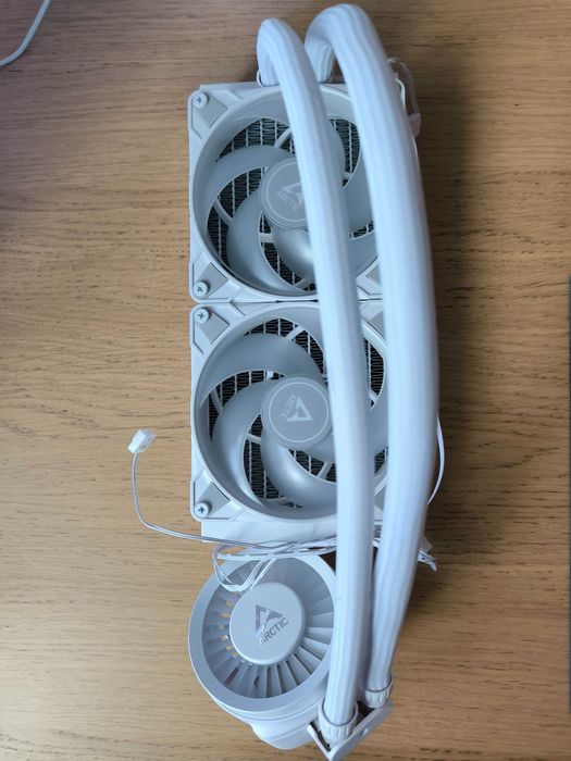 Arctic Freezer 3 AIO 240mm водно олаждане