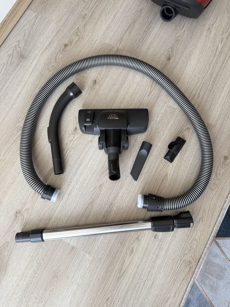 Прахосмукачка Miele Blizzard CX1 Red