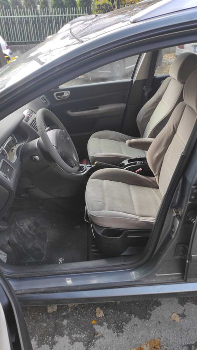 Продавам автомобил Peugeot 307