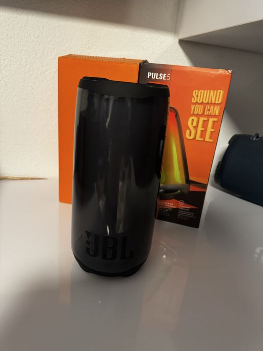 Boxă JBL Pulse 5 – sunet puternic & lumini spectaculoase 360°