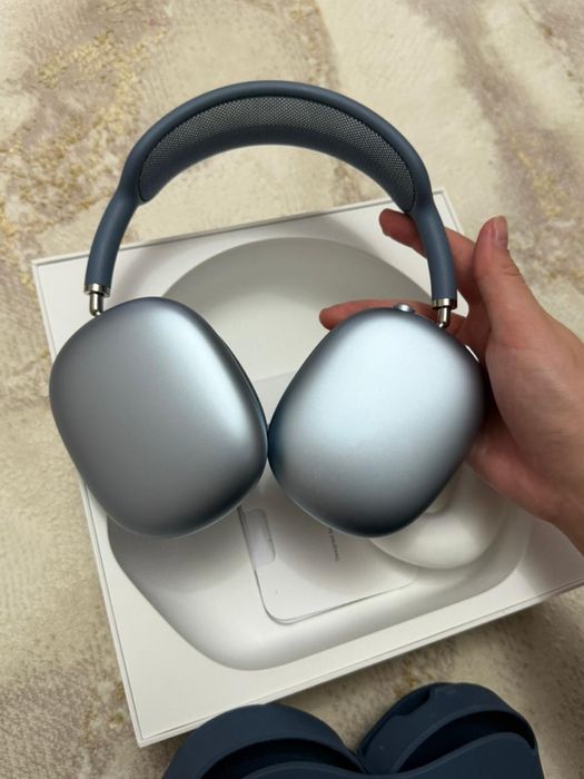 AirPods Max синий цвет