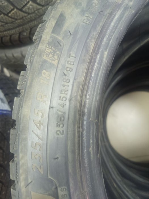 Продам шины  235/45/18