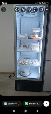 Холодильник, кухонный гарнитур, островок смег печка