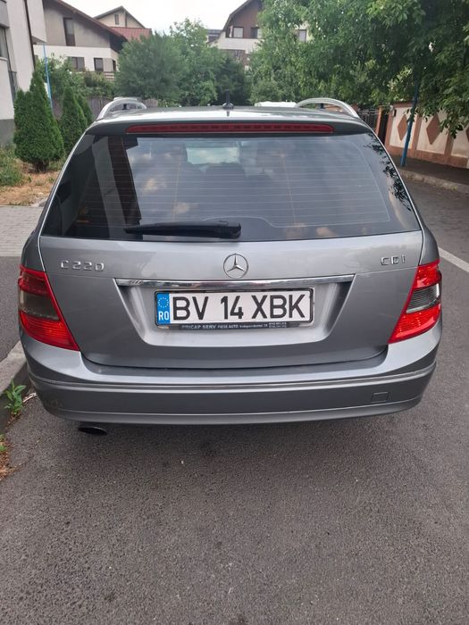 Vând Mercedes C 220