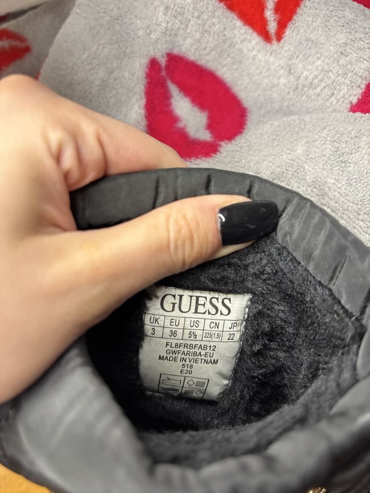 Зимни боти на Guess