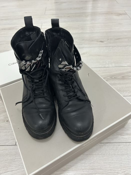 Отдам даром ботинки женские зимние