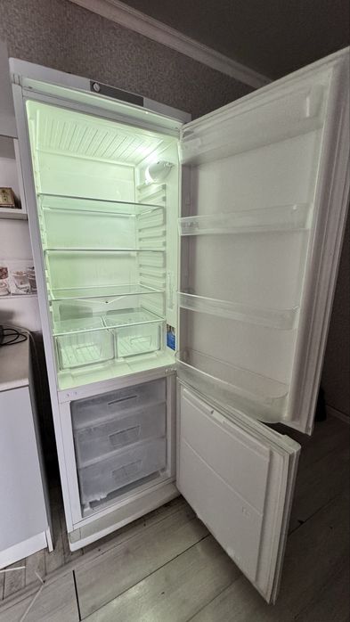 Indesit тоңазытқыш сатылады Продаётся холодильник Indesit