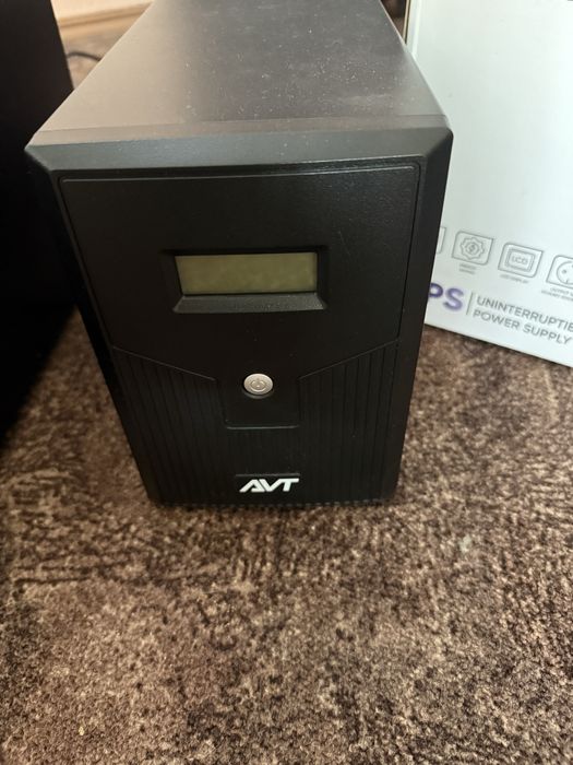 Ups 3000 , 4 акамулятора ! В отличном состоянии!